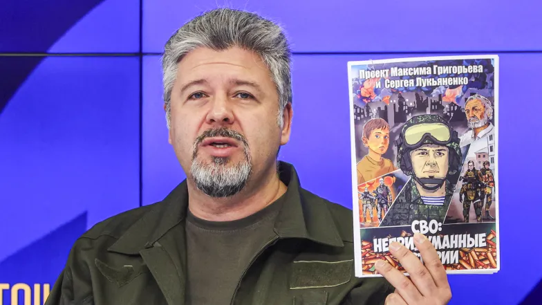 Maksim Grigorjew prezentuje komiks „Specjalna operacja wojskowa – historie niewymyślone” podczas konferencji prasowej w Moskwie. 18 września 2024 r. // Fot. Sergei Ilnitsky / EPA / PAP Maksim Grigorjew prezentuje komiks „Specjalna operacja wojskowa – historie niewymyślone” podczas konferencji prasowej w Moskwie. 18 września 2024 r. // Fot. Sergei Ilnitsky / EPA / PAP
