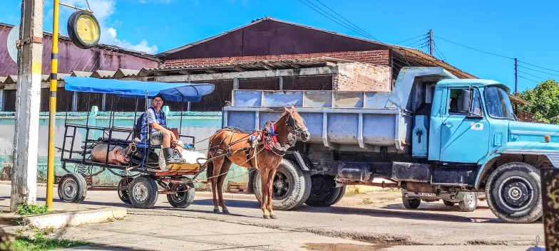 Gdy brakuje benzyny, pozostaje tradycyjny środek transportu, Hawana, listopad 2022 r. // Fot. Rubén Rosas Gdy brakuje benzyny, pozostaje tradycyjny środek transportu, Hawana, listopad 2022 r. // Fot. Rubén Rosas