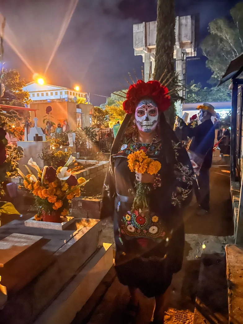 Catrina na cmentarzu w Oaxaca de Juárez, listopad 2023 r. // Fot. Honorata Zapaśnik