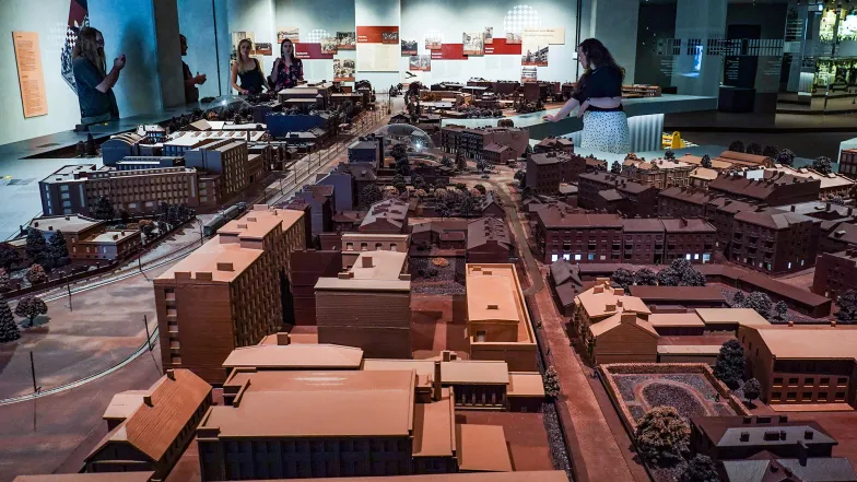 Czekoladowa makieta osiedla Kamionek w muzeum Fabryka Czekolady E. Wedel. Warszawa, 6 września 2024 r. // Fot. Włodzimierz Wasyluk / Forum