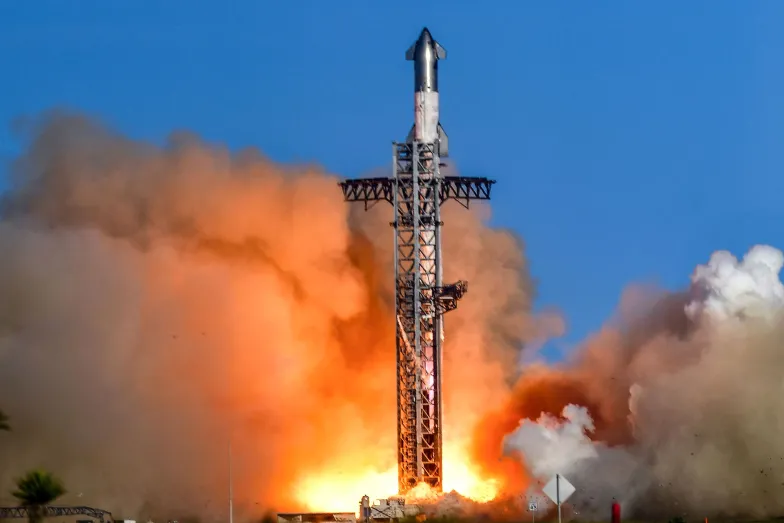 Rakieta SpaceX Starship startuje do szóstego lotu testowego. Baza w Boca Chica, Teksas, 19 listopada 2024 r. // Fot. CHANDAN KHANNA / AFP / EAST NEWS
