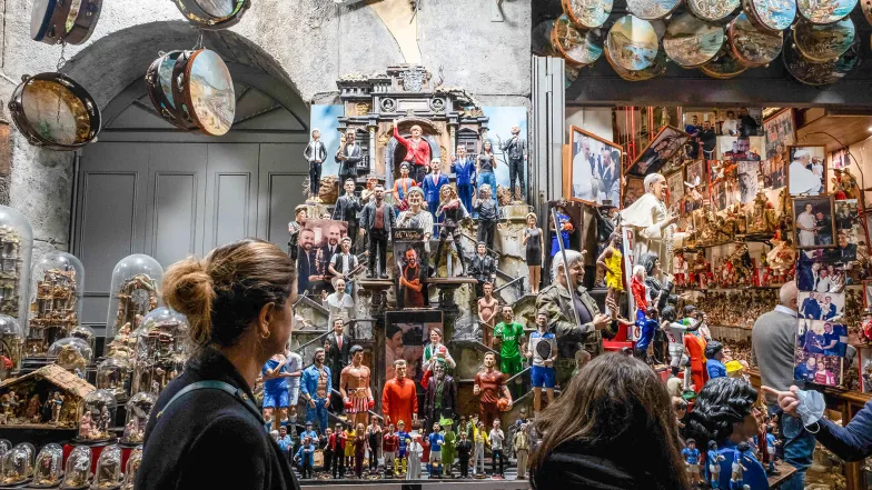 Jarmark bożonarodzeniowy na San Gregorio Armeno w Neapolu. Włochy, 19 listopada 2021 r. // Fot. Manuel Dorati / Anadolu / East News Jarmark bożonarodzeniowy na San Gregorio Armeno w Neapolu. Włochy, 19 listopada 2021 r. // Fot. Manuel Dorati / Anadolu / East News