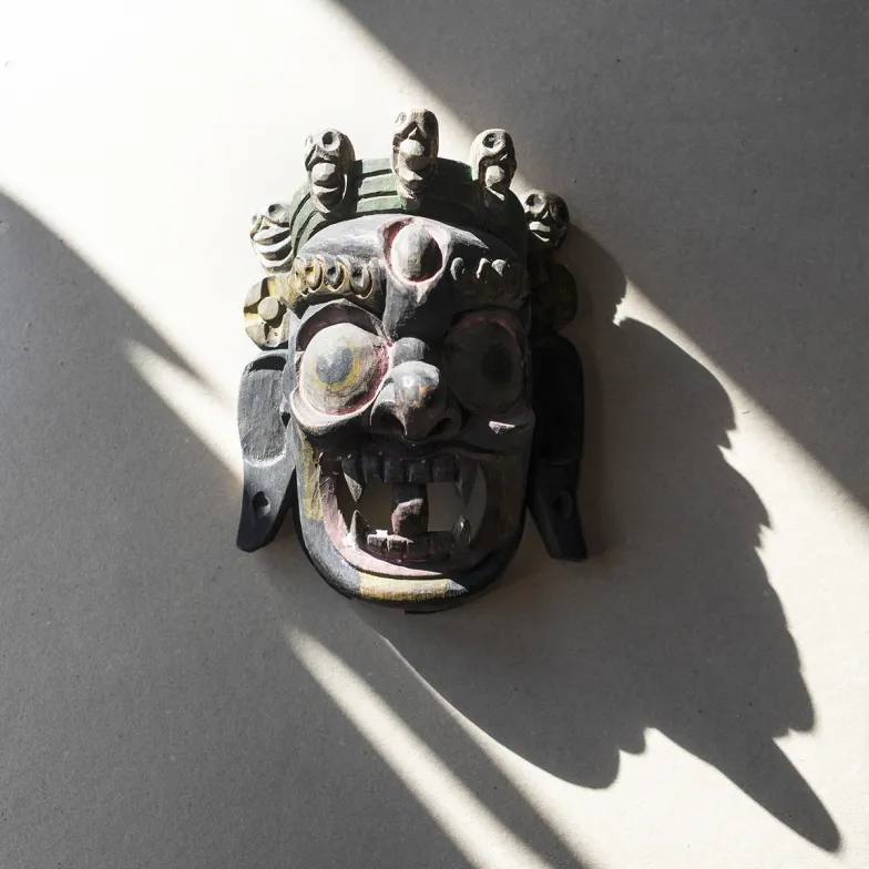 Maska przywieziona z Nepalu, pocz. lat 70. XX w. Z kolekcji Joanny Braun // Fot. Grażyna Makara