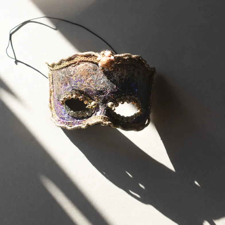 Półmaska autorstwa Ryszarda Hodura. Z kolekcji Joanny Braun. // Fot. Grażyna Makara 