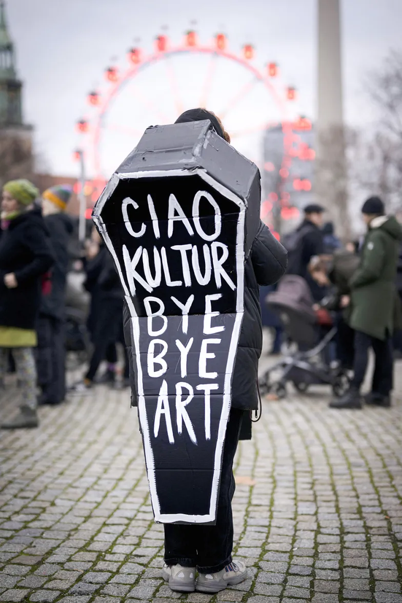 Artyści i pracownicy kultury protestują przeciwko drastycznym cięciom budżetowym w tym sektorze. Berlin, 29 listopada 2024 r. // Fot. Stefan Boness / East News Artyści i pracownicy kultury protestują przeciwko drastycznym cięciom budżetowym w tym sektorze. Berlin, 29 listopada 2024 r. // Fot. Stefan Boness / East News