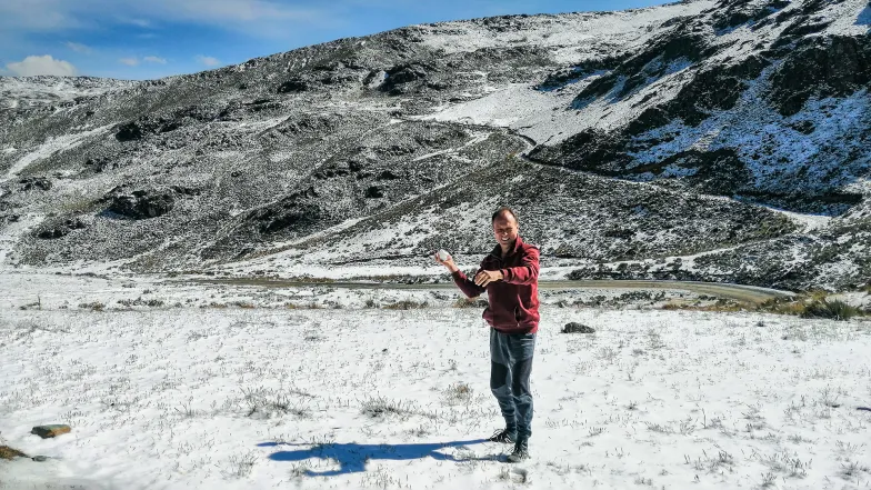 Profesor Tomasza Pyrcz w peruwiańskich Andach, na wysokości ponad 4500 m. npm, wrzesień 2021r. // Fot. Instytut Zoologii i Badań Biomedycznych Uniwersytetu Jagiellońskiego / materiał prasowy Profesor Tomasza Pyrcz w peruwiańskich Andach, na wysokości ponad 4500 m. npm, wrzesień 2021r. // Fot. Instytut Zoologii i Badań Biomedycznych Uniwersytetu Jagiellońskiego / materiał prasowy