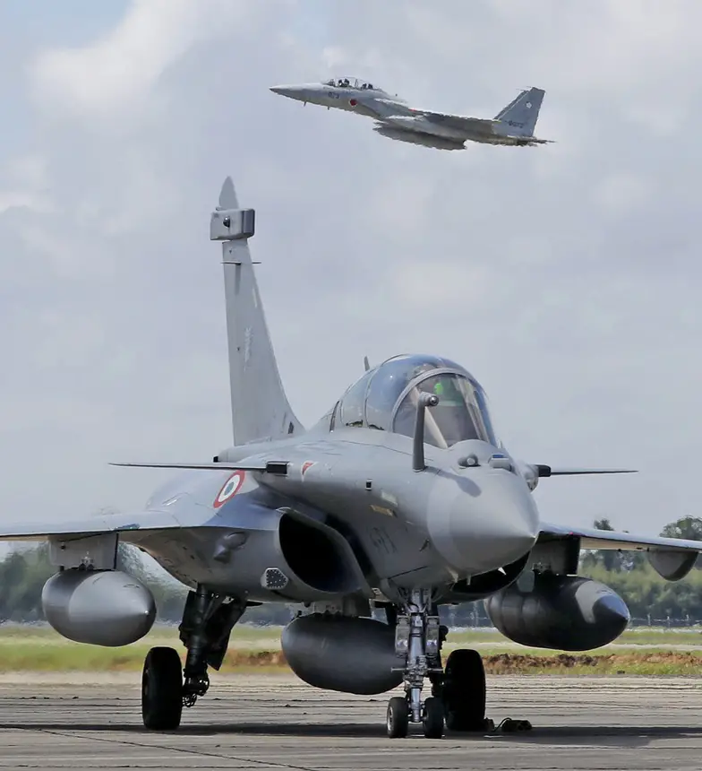 Francuski myśliwiec Rafale może przenosić pociski rakietowe ASMP-A uzbrojone w głowice jądrowe. // Fot. Kyodo News / Getty Images Francuski myśliwiec Rafale może przenosić pociski rakietowe ASMP-A uzbrojone w głowice jądrowe. // Fot. Kyodo News / Getty Images