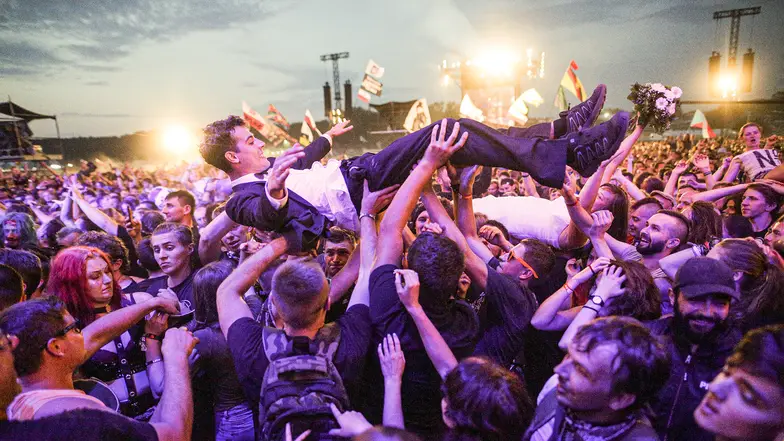 Pan młody na festiwalu Pol’And’Rock w Kostrzynie nad Odrą. 1 sierpnia 2019 r. // Fot. Krzysztof Zatycki / Forum Pan młody na festiwalu Pol’And’Rock w Kostrzynie nad Odrą. 1 sierpnia 2019 r. // Fot. Krzysztof Zatycki / Forum