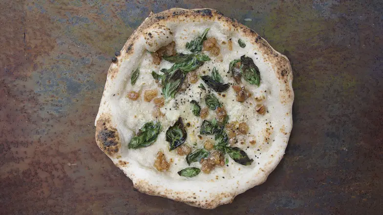 Mastunicola, czyli neapolitańska pizza ze smalcem // Bartek Kieżun