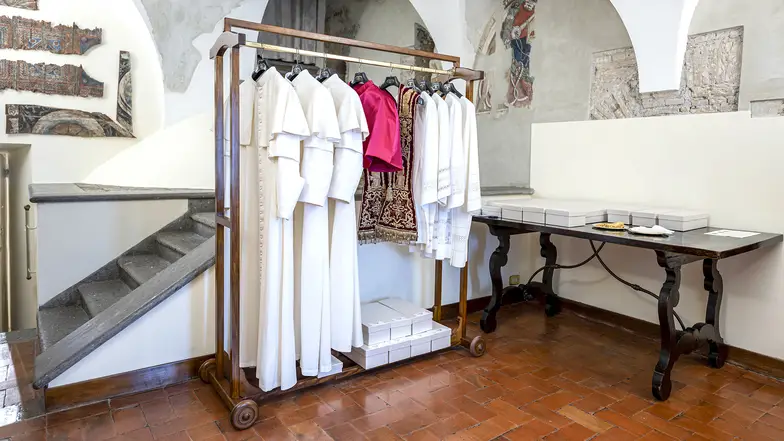 Na nowego papieża czekają sutanny w trzech rozmiarach // Fot. Vatican Media Na nowego papieża czekają sutanny w trzech rozmiarach // Fot. Vatican Media