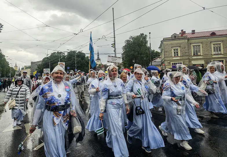 Festiwal Laulupidu. Parada chórów i orkiestr. Tallin, lipiec 2025 r. // Fot. Isabelle de Pommereau Festiwal Laulupidu. Parada chórów i orkiestr. Tallin, lipiec 2025 r. // Fot. Isabelle de Pommereau