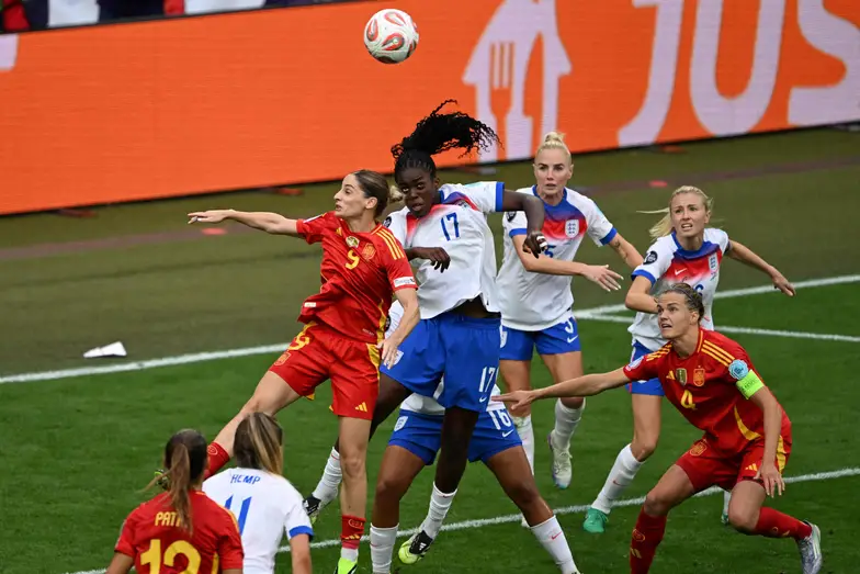 Finał mistrzostw Europy 2025 w Bazylei, w środku Michelle Agyemang, 27 lipca 2025 r. // Fot. MIGUEL MEDINA/AFP/East News Finał Hiszpania-Anglia Euro 2025 Szwajcaria