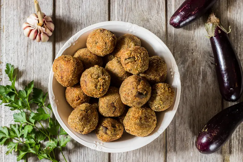 Kulki z bakłażana // Fot. romanadr / Shutterstock Kulki z bakłażana // Fot. romanadr / Shutterstock