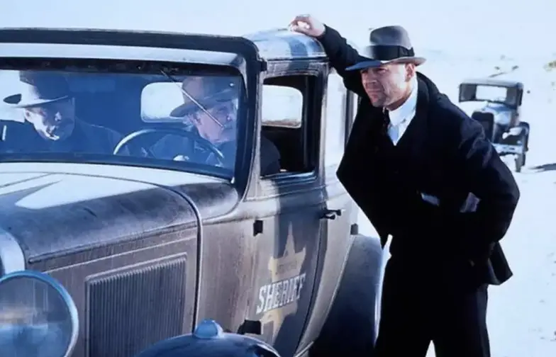 Bruce Willis w filmie Ostatni sprawiedliwy (1996), reż. Walter Hill // Fot. Materiały prasow Bruce Willis w filmie Ostatni sprawiedliwy (1996), reż. Walter Hill // Fot. Materiały prasowe