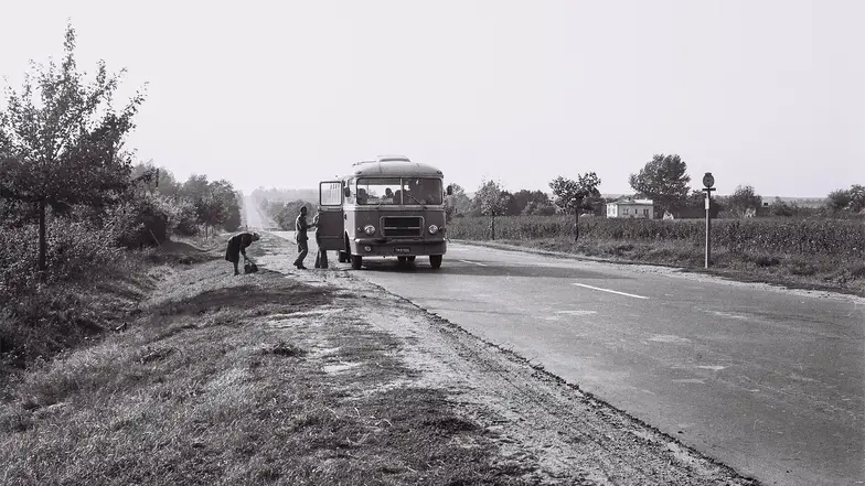 Polskie drogi, lata 70. // Fot. Leon Zyburtowicz / East News Polskie drogi, lata 70. // Fot. Leon Zyburtowicz / East News