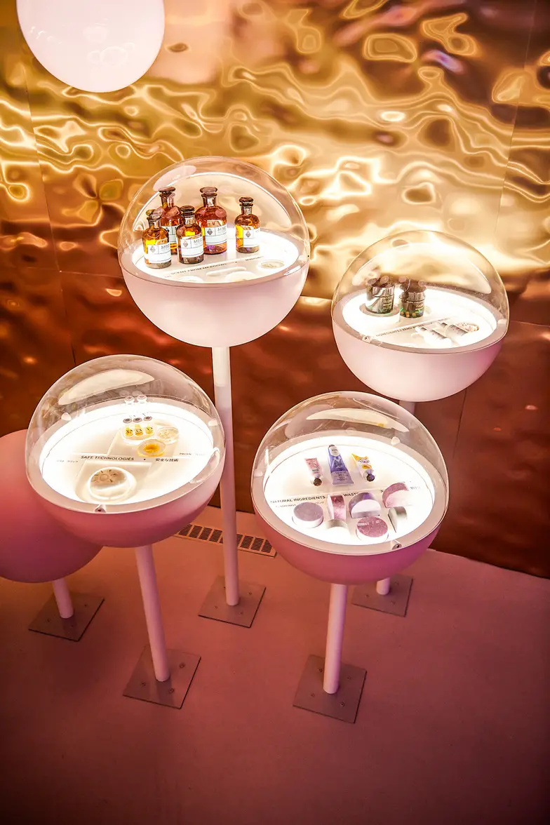 Pawilon Polski na Expo 2025 w Osace, polskie kosmetyki na wystawie Plantacja Idei // Fot. Adrian Stykowski / PAIH Polska / materiały prasowe