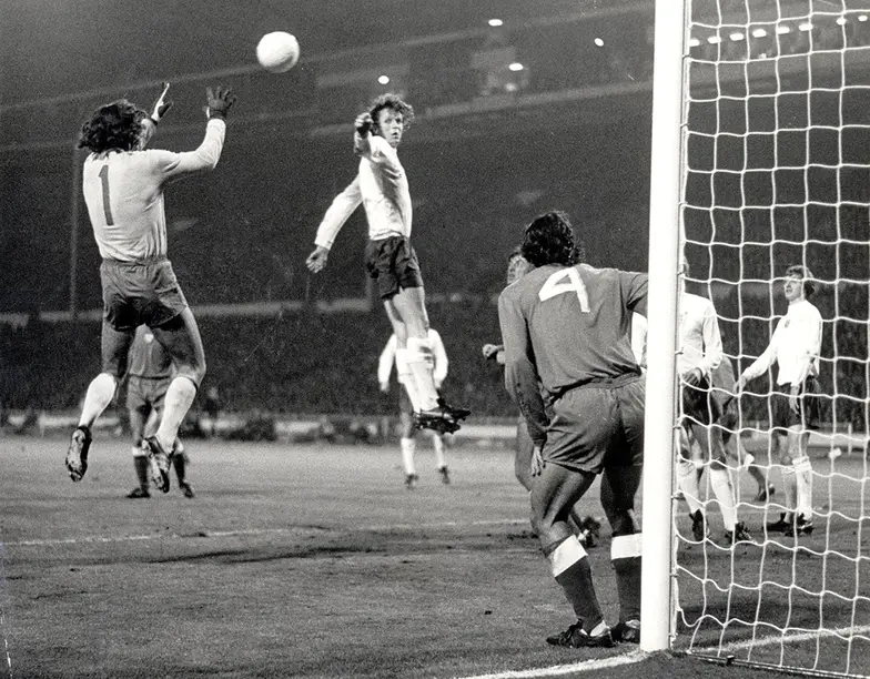 Jan Tomaszewski - 1973 World Cup Qualifier, Wembley Stadium, 17th October, 1973, England 1 v Poland 1 // Fot. Bob Thomas Sports Photography / Getty Images Jan Tomaszewski - 1973 World Cup Qualifier, Wembley Stadium, 17th October, 1973, England 1 v Poland 1 // Fot. Bob Thomas Sports Photography / Getty Images
