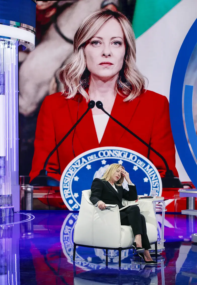 Giorgia Meloni świętuje trzecią rocznicę na czele rządu Włoch. Na zdjęciu: jako gość w programie telewizyjnym „Porta a Porta”, Rzym, 7 października 2025 r. // Fot. Massimo Di Vita / Mondadori Portfolio / Getty Images Giorgia Meloni świętuje trzecią rocznicę na czele rządu Włoch. Na zdjęciu: jako gość w programie telewizyjnym „Porta a Porta”, Rzym, 7 października 2025 r. // Fot. Massimo Di Vita / Mondadori Portfolio / Getty Images