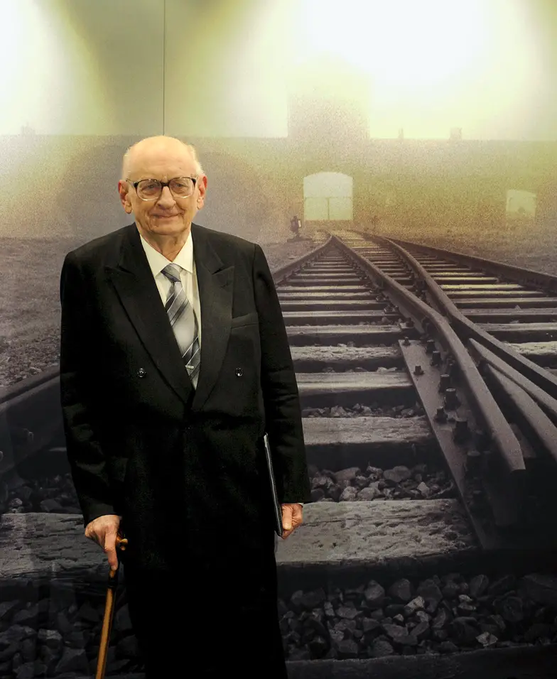 Władysław Bartoszewski podczas otwarcia wystawy „Plany Auschwitz” w Pasażu Axela Springera w Berlinie, luty 2009 r. // Fot. Rainer Jensen / EPA / PAP Władysław Bartoszewski podczas otwarcia wystawy „Plany Auschwitz” w Pasażu Axela Springera w Berlinie, luty 2009 r. // Fot. Rainer Jensen / EPA / PAP