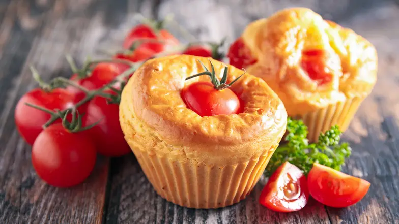 Muffinki pomidorowe // Fot. M.studio / Adobe Stock