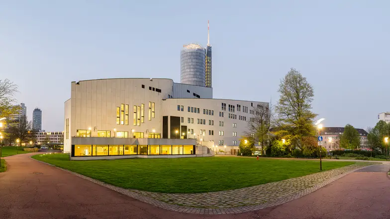 Teatr w Essen, budynek zaprojektowany przez Alvara Aalto. // Fot. Steffen Schmitz / Domena publiczna / Wikimedia