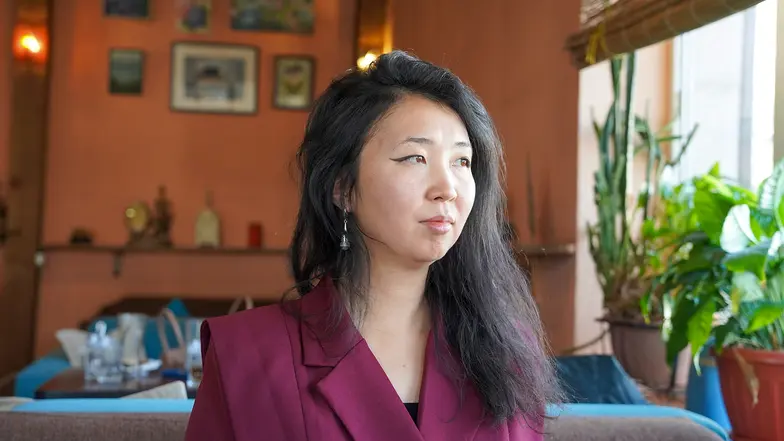 Bermet Borubajewa jest miejską aktywistką, założycielką ruchu antysmogowego. Organizuje protesty i dyskusje, spotyka się w władzami. Chce, aby Biszkek stał się czystym miastem. // Fot. Agnieszka Pikulicka-Wilczewska