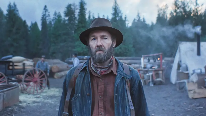 Joel Edgerton jako Robert Grainier w filmie „Sny o pociągach”, reż. Clint Bentley, 2025 r. // Materiały prasowe Netflix