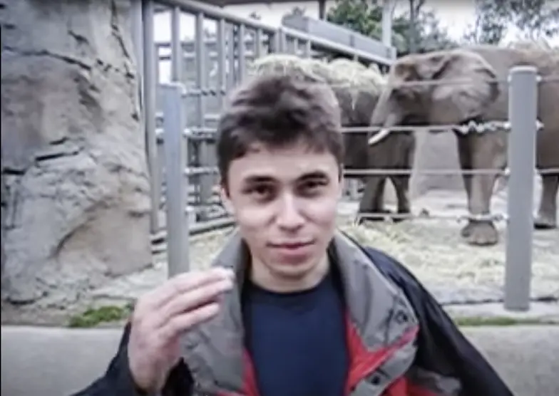 Wideo zatytułowane „Me at the zoo” trwa 19 sekund i jest pierwszym filmem opublikowanym na YouTubie // YouTube Wideo, zatytułowane „Me at the zoo” trwa 19 sekund i jest pierwszym filmem opublikowanym na YouTube // YouTube