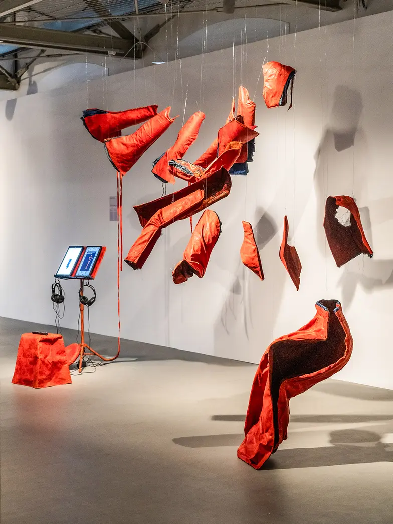 Aziza Kadyri (Uzbekistan), Jej scena (II), 2024. 18. Międzynarodowe Triennale Tkaniny // Fot. HaWa / materiały prasowe Aziza Kadyri (Uzbekistan), Jej scena (II), 2024. 18. Międzynarodowe Triennale Tkaniny // Fot. HaWa / materiały prasowe