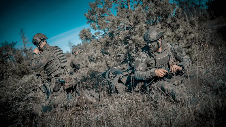 Spadochroniarze z 6. Brygady Powietrznodesantowej na Gotlandii. W manewrach Gotland Sentry we wrześniu 2025 r. polskie i szwedzkie wojska ćwiczyły obronę przed atakiem ze Wschodu. // Fot. Piotr Gubernat / Zespół Reporterski Dowództwa Operacyjnego RSZ