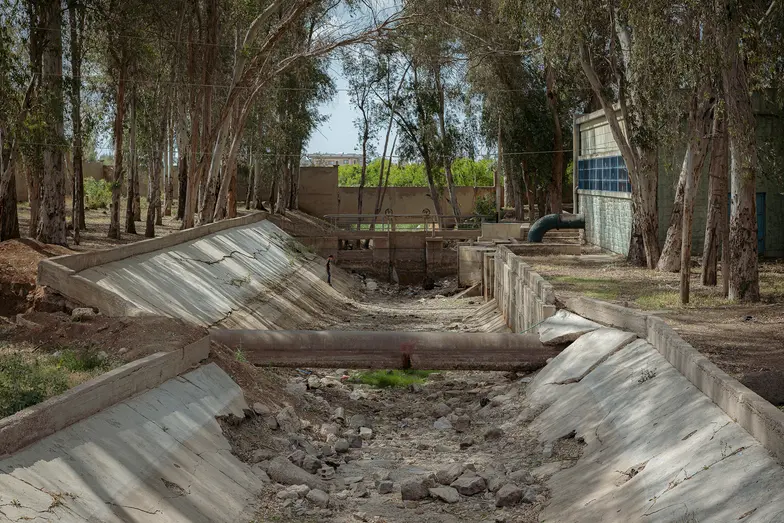 Stacja pomp rolniczych w Zayzun, która została zbombardowana przez siły Asada podczas wojny i obecnie działa tylko sezonowo, głównie zimą. // Fot. Amadeusz Świerk