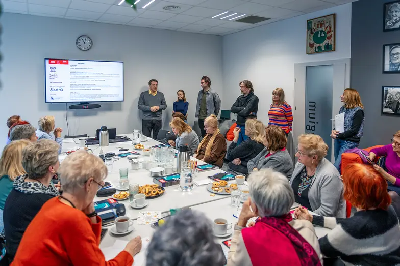 Warsztaty dla studentek Uniwersytetu Trzeciego Wiek w redakcji „Tygodnika Powszechnego. Kraków, 20 lutego 2026 r. // Fot. Sylwia Śliwka