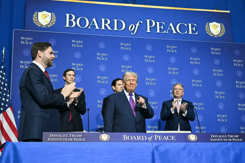 Gdy formułowano plan Trumpa dla Gazy, żadna reprezentacja Palestyńczyków nie była pytana o zdanie. Na zdjęciu: spotkanie Rady Pokoju w Waszyngtonie, 19 lutego 2026 r. // Fot. Saul Loeb / AFP / East News Gdy formułowano plan Trumpa dla Gazy, żadna reprezentacja Palestyńczyków nie była pytana o zdanie. Na zdjęciu: spotkanie Rady Pokoju w Waszyngtonie, 19 lutego 2026 r. // Fot. Saul Loeb / AFP / East News