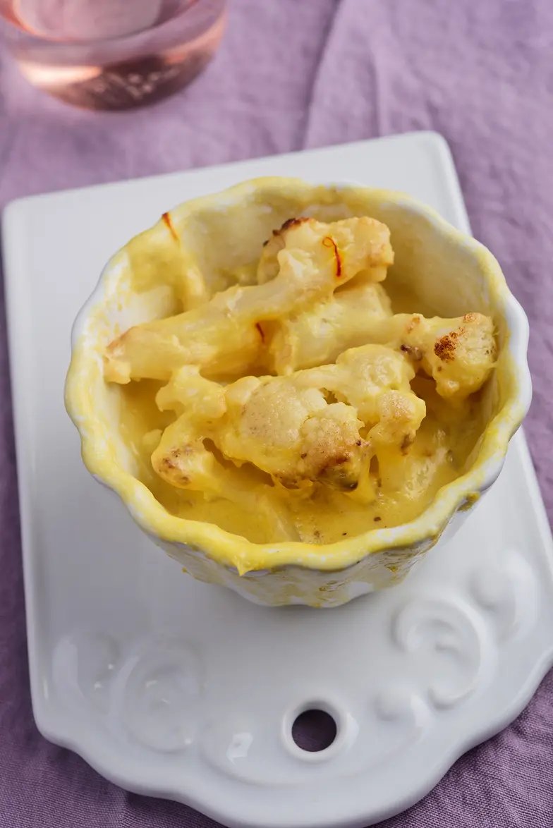 Zapiekanka kalafiorowa z szafranem // Fot. Adobe Stock