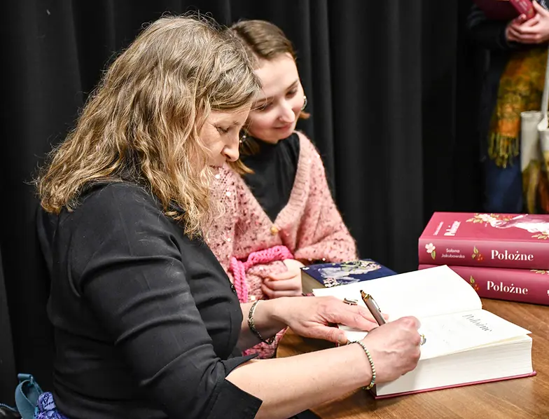 Spotkanie z Sabiną Jakubowską wokół książki „Położne" w Brzesku, 24 lutego 2026 r. // Fot. M. Michalski i M. Sacha / Wydawnictwo Relacja 