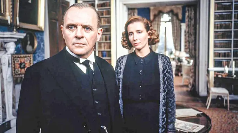 Antony Hopkins i Emma Thompson w filmie „Okruchy dnia”, reż. James Ivory, Netflix // materiały prasowe Antony Hopkins i Emma Thompson w filmie „Okruchy dnia”, reż. James Ivory, Netflix // materiały prasowe