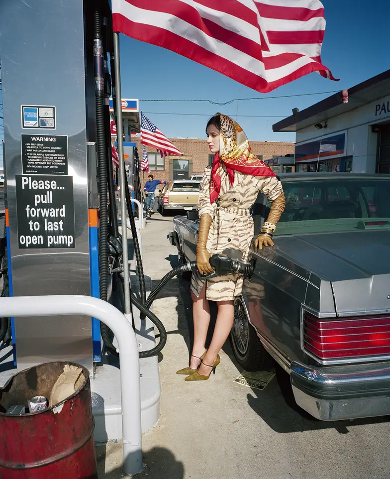 Nowy Jork, sesja mody dla magazynu Amica. Zdjęcie z „Fashion Magazine”, 1999 r. // Fot. Martin Parr/ MAGNUM PHOTOS / materiały prasowe