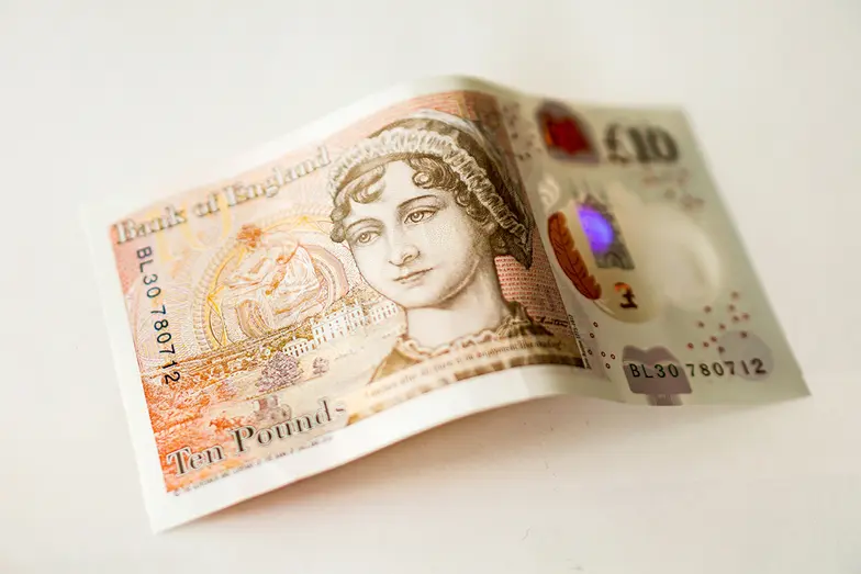 Banknot dziesięciofuntowy z Jane Austin // Sasha Lantukh / Adobe Stock