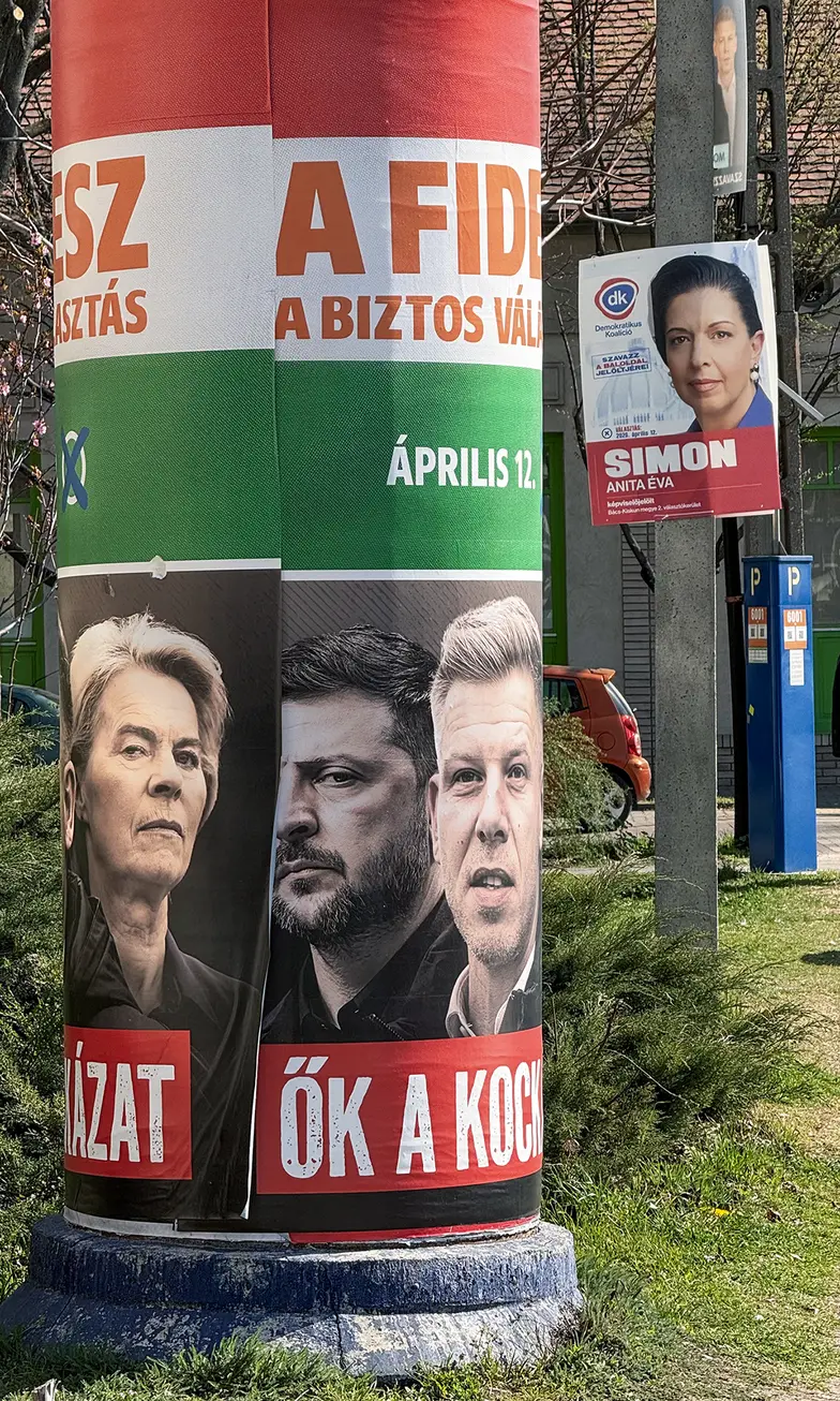 Plakat wyborczy Fideszu w Kecskemét, środkowe Węgry, 24 marca 2026 r. // Fot.Marcin Żyła Plakat wyborczy Fideszu w Kecskemét, środkowe Węgry, 24 marca 2026 r. // Fot.Marcin Żyła