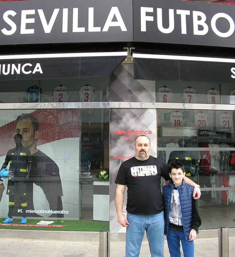 Piotr Mróz z synem // Fot. archiwum prywatne