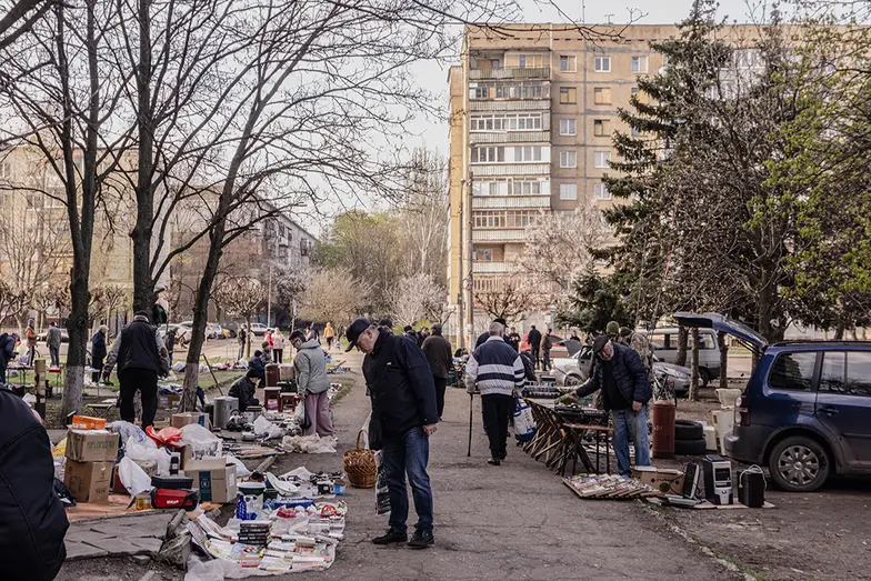 Targ staroci obok miejskiego bazaru, 11 kwietnia // Fot. Antonina Palarczyk
