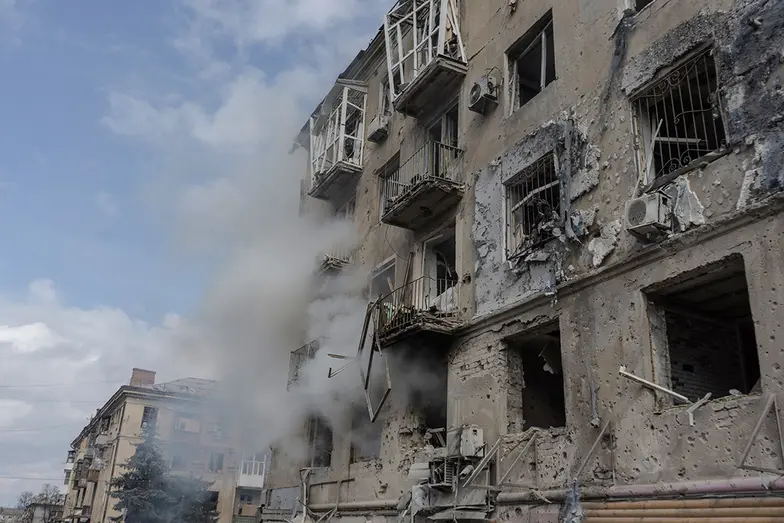 Skutki uderzenia bomby lotniczej w śródmieście, 11 kwietnia // Fot. Antonina Palarczyk