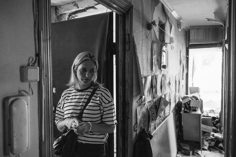 Mieszkanie zniszczone na skutek ataku rakietowego. Kijów, sierpień 2025 r. // Fot. Maciej Stanik