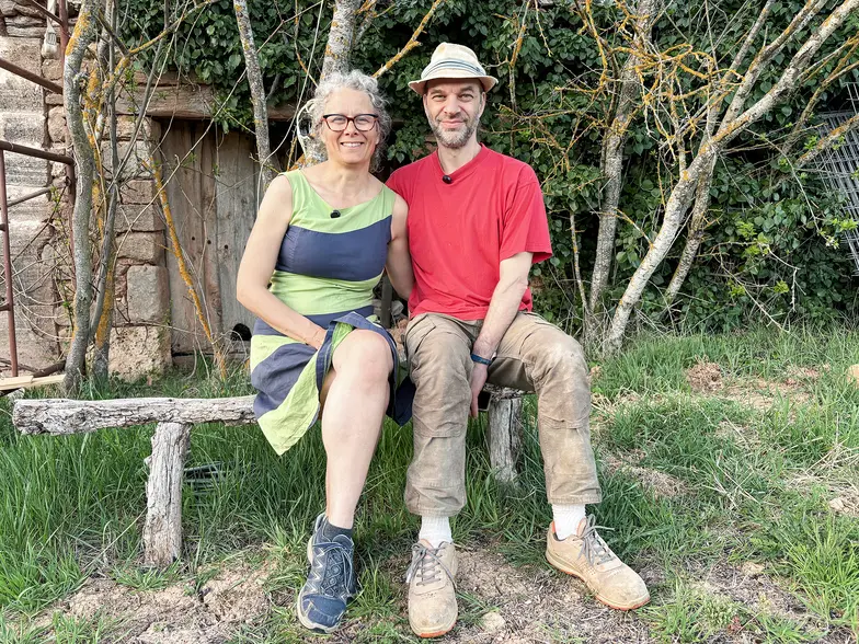 Para Holendrów: Maaike Geurts i Tibor Strausza, którzy w 2023 roku kupili cała wieś Bárcena de Bureba w Hiszpanii // Fot. Agnieszka Zielińska 