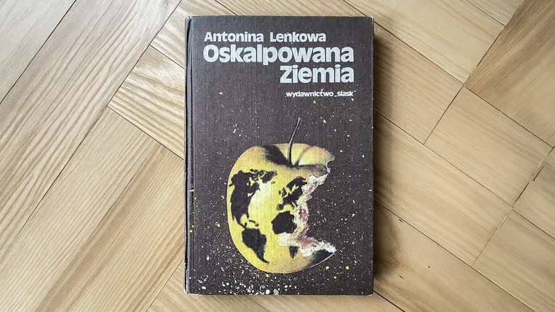 „Oskalpowana Ziemia” Antonina Leńkowa, wydana po raz pierwszy w 1961 r., a później wielokrotnie wznawiana (moje wydanie pochodzi z 1988 r.). // Fot. Filip Springer