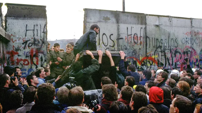 Upadek Muru Berlińskiego, 10 listopada 1989 r. // Fot. Alfred / Sipa / East News