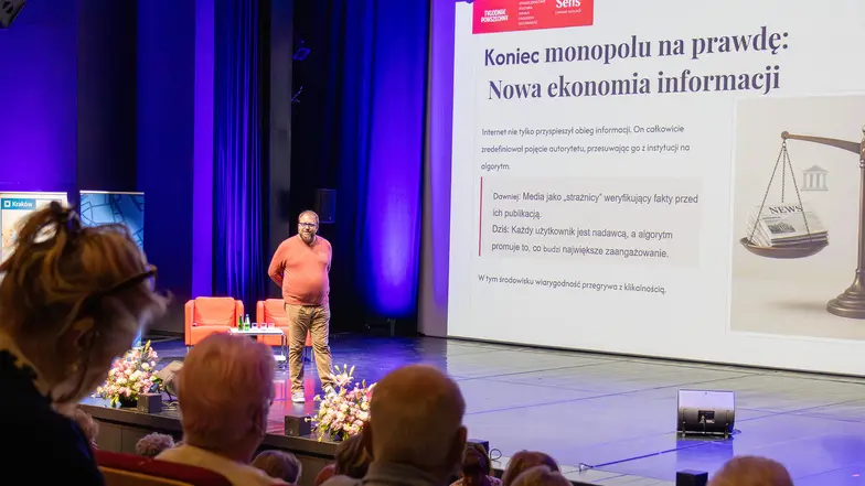 Wojciech Brzeziński podczas panelu „Prawdziwe informacje”. Kraków, 8 maja 2026 r. // Fot. Jakub Starzyk 