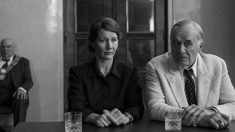 Sandra Hüller i Hanns Zischler w filmie "Ojczyzna", reż. Paweł Pawlikowski, 2026 r. // materiały prasowe Sandra Hüller i Hanns Zischler w filmie "Ojczyzna", reż. Paweł Pawlikowski, 2026 r. // materiały prasowe