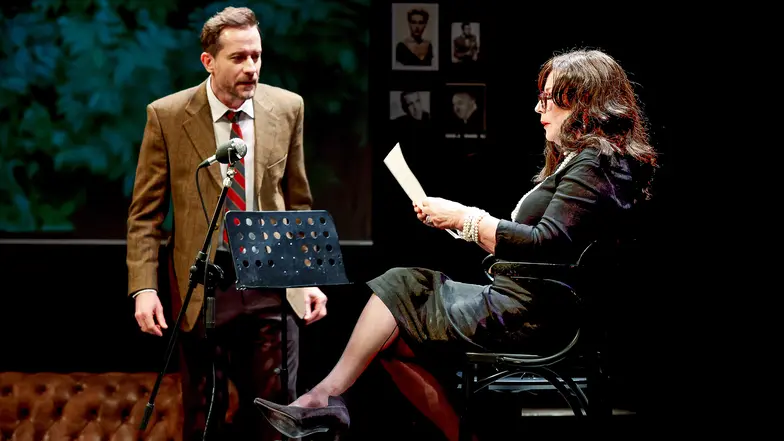 Krystyna Janda i Paweł Ciołkosz w sztuce „Zapętlona”, Teatr Polonia, 2026 r. // Fot. Katarzyna Kural-Sadowska / materiały prasowe Krystyna Janda i Paweł Ciołkosz w sztuce „Zapętlona”, Teatr Polonia, 2026 r. // Fot. Katarzyna Kural-Sadowska / materiały prasowe