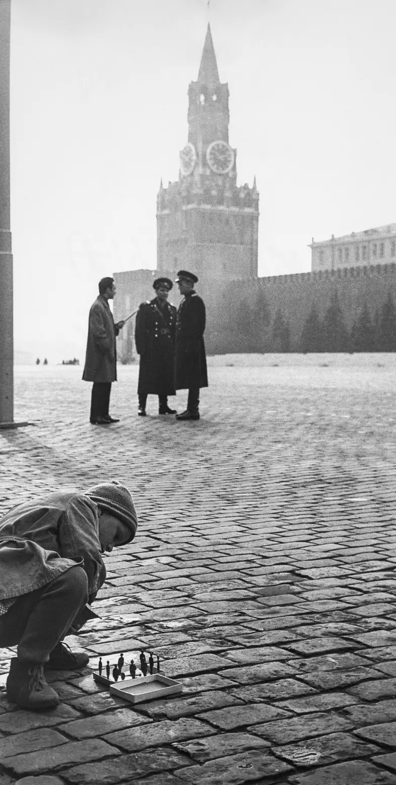 Józef Makal, „Przed defiladą”, Plac Czerwony w Moskwie, lata 60. XX w. // ze zbiorów Muzeum Śląskiego w Katowicach Józef Makal, „Przed defiladą”, Plac Czerwony w Moskwie, lata 60. XX w. // ze zbiorów Muzeum Śląskiego w Katowicach